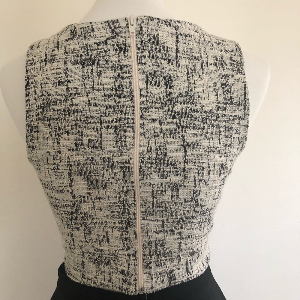 Classy Crop Top - Picture 2 of 7